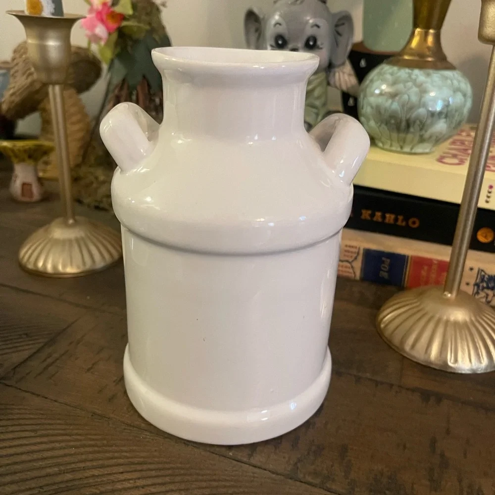 🍓Vintage Ceramic Milk Jug Vase with Strawberry Design - Picture 2 of 5